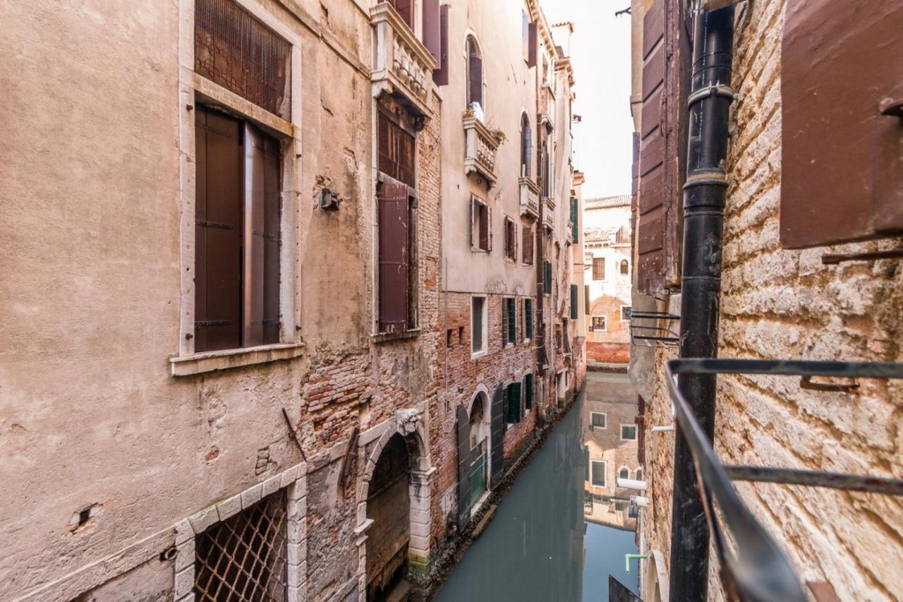 Fenice Backstage Over Canal Venice Luaran gambar